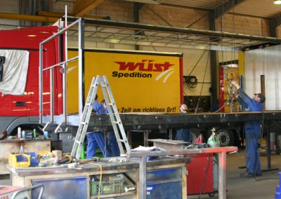 Mitarbeiter Grimm und Partner Fahrzeugbau in der LKW Werkstatt Suhl bei der LKW Reparatur